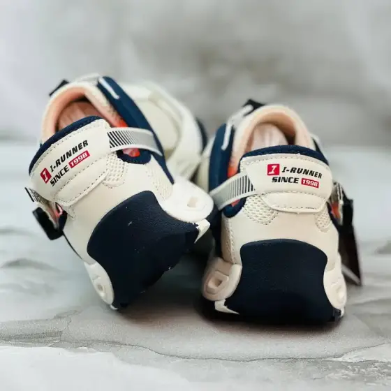 صندل طبیعت گردی و آب نوردی زنانه آی رانر